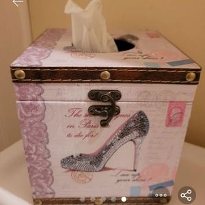 NWOT Cool,hip tissue box